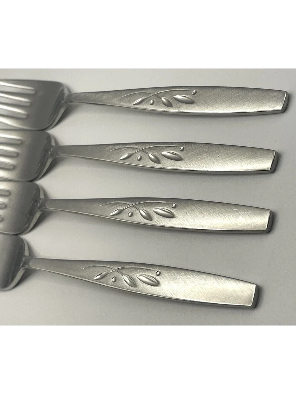 4- ONEIDA HEIRLOOM Cube Mark WILL O' WISP Stainless Salad Fork Lot ~6 3/4”